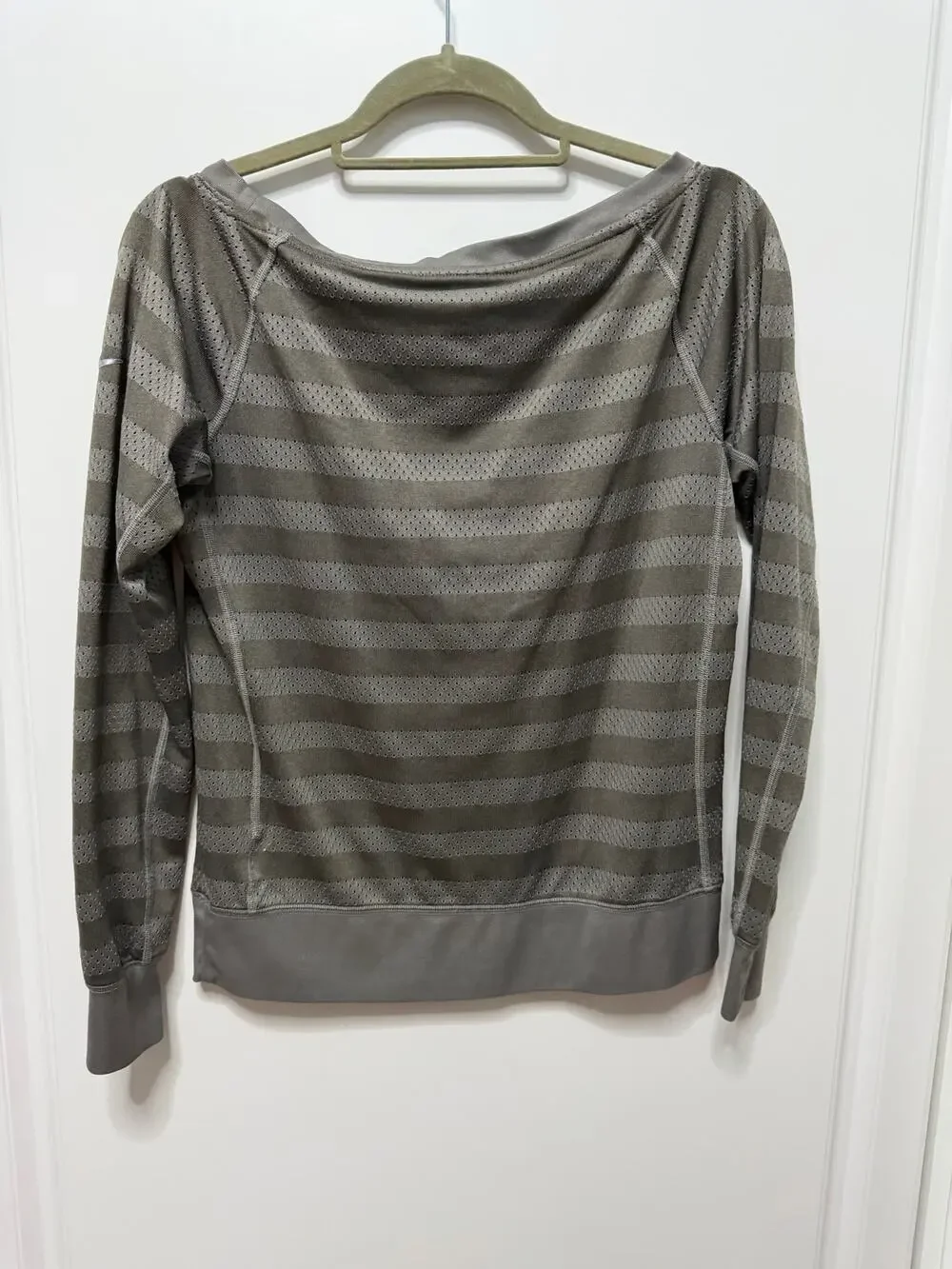 Nike Dri-FIT Gray Striped Mesh Long Sleeve Athletic Top Small